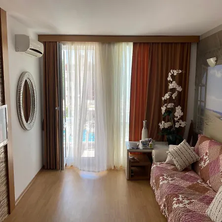 на солнечном берегу Sunny Beach